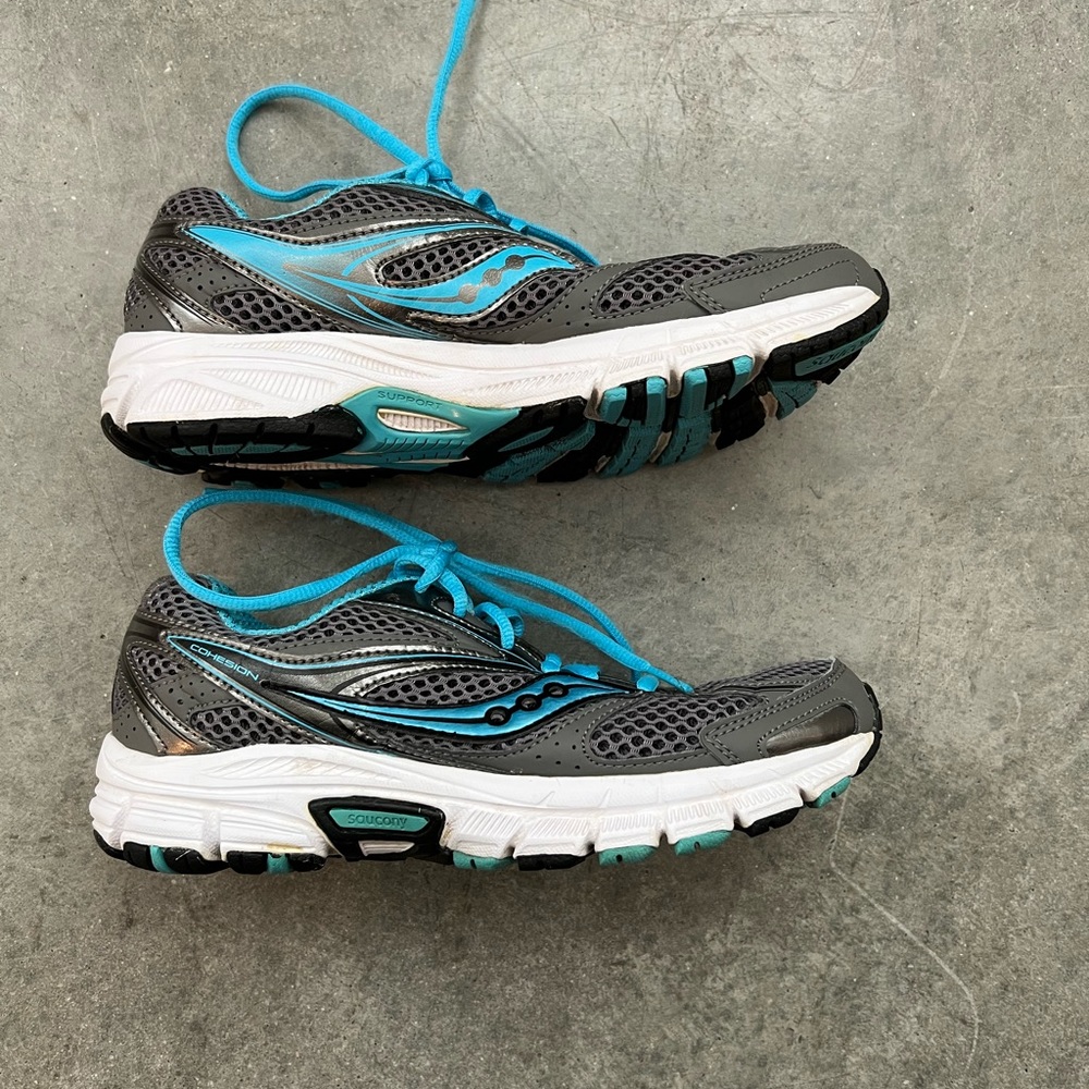 Saucony running shoes US7 (worn once)